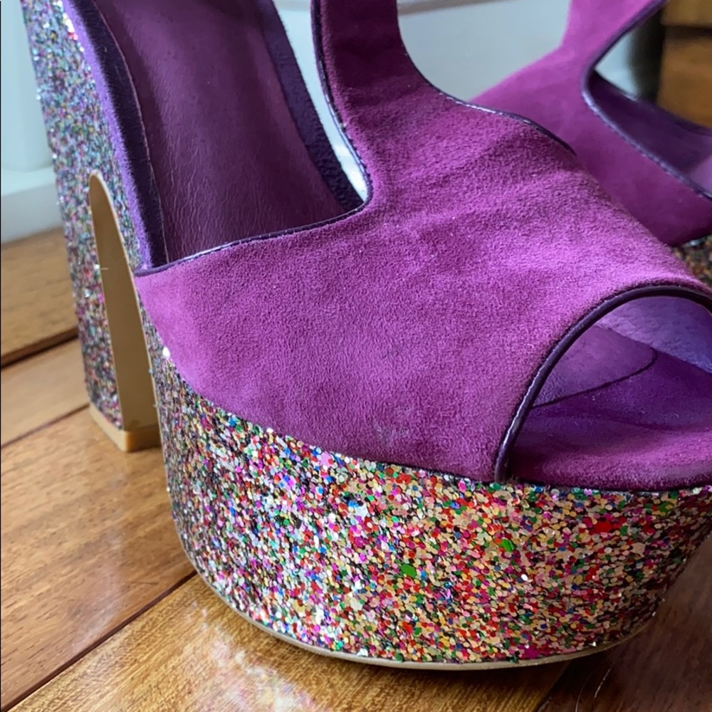 Heels - Picture 2 of 4